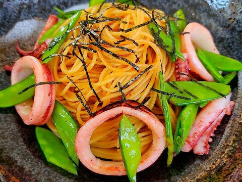 スルメイカと絹さやのバター醤油パスタ